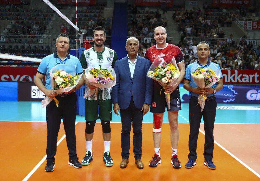 Voleybol Efeler Ligi 2024-25 sezonu maçlarla başladı