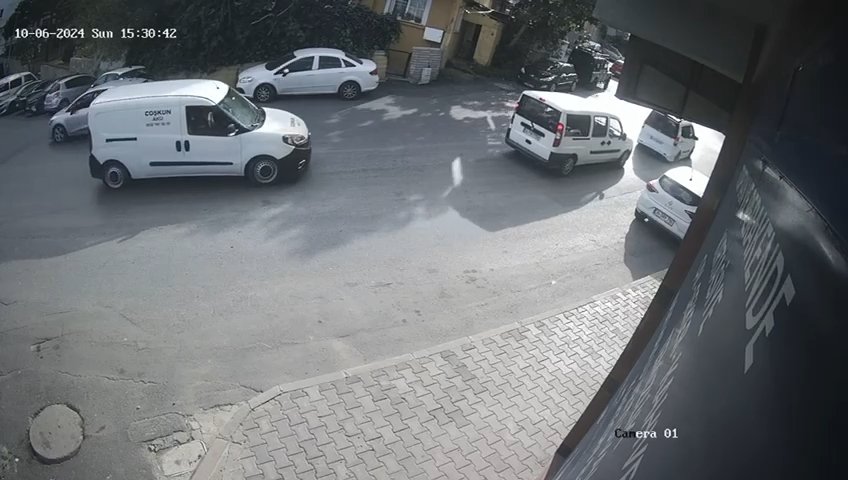 İstanbul Kağıthane'de trafikte çekiçli saldırı: Darp edildiği anlar ortaya çıktı