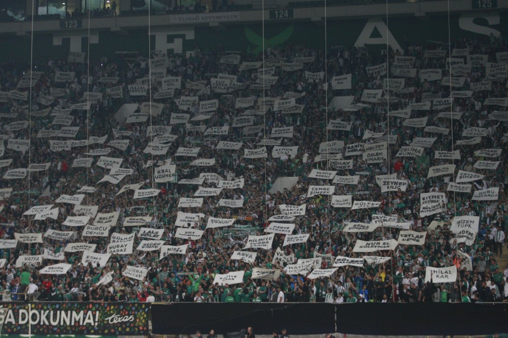 Bursaspor taraftarından kadın cinayetlerine tepki