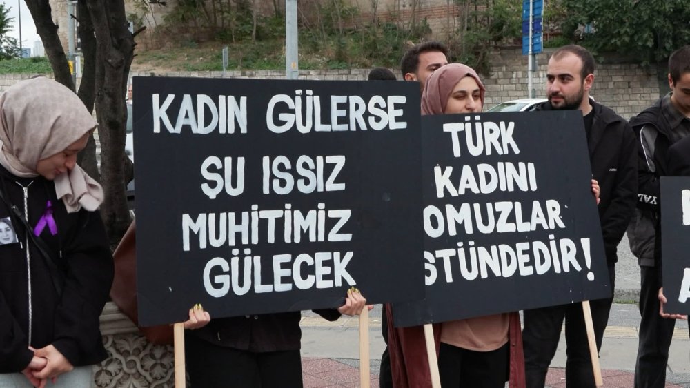 Edirnekapı Surlarında İkbal Uzuner ve Ayşenur Halil için  'Saygı nöbeti'