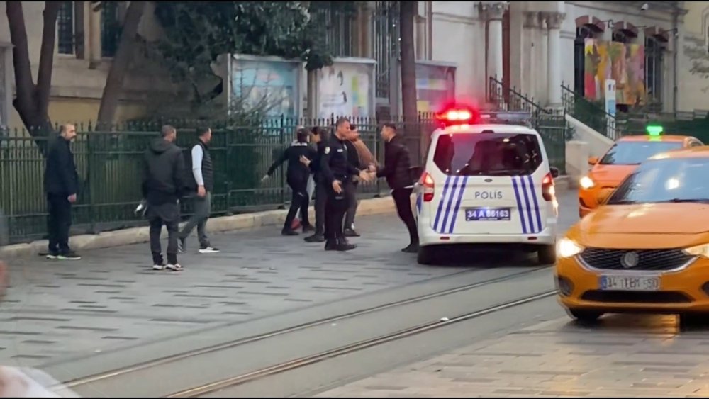 İstiklal Caddesi’nde çıkan kavgaya polisten jet müdahale!