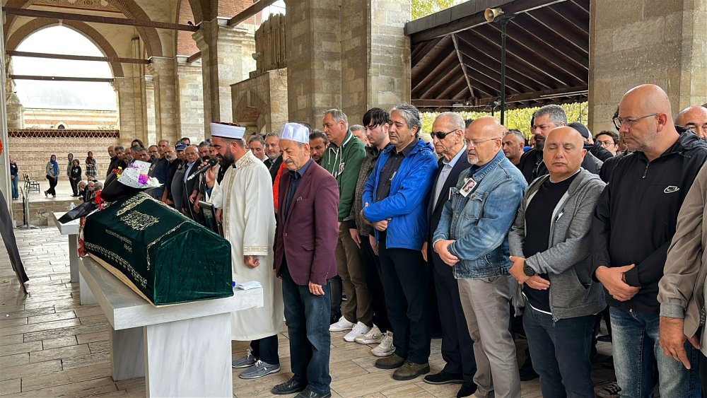 Tekirdağ'daki kazada hayatını kaybeden doktorlar, toprağa verildi