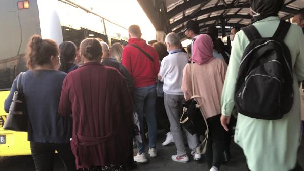 metrobüs durağı