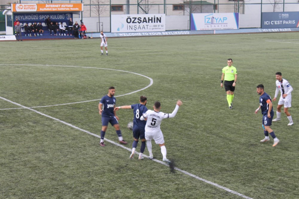 Beylikdüzüspor rakibini dağıttı, 2'de 2 yaptı!