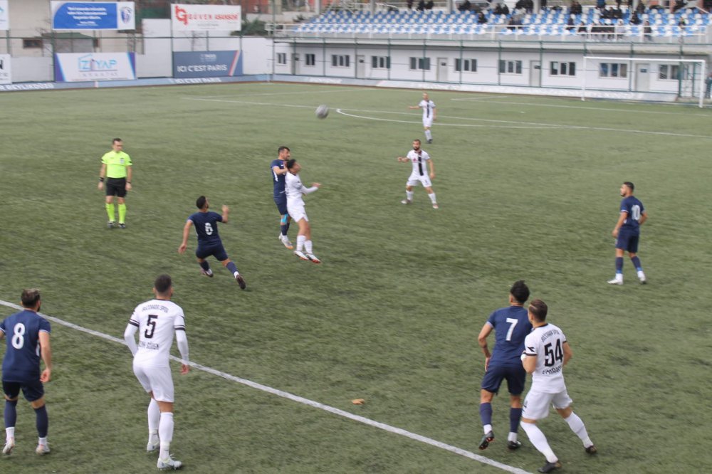 Beylikdüzüspor rakibini dağıttı, 2'de 2 yaptı!