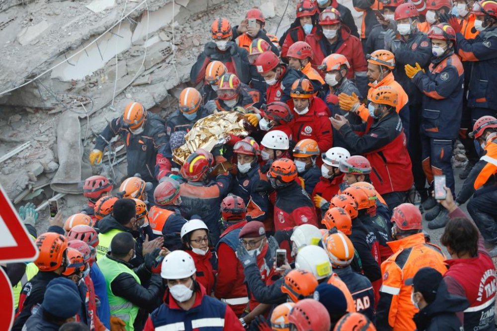 izmir depremi kurtarma ekipleri elif perinçek