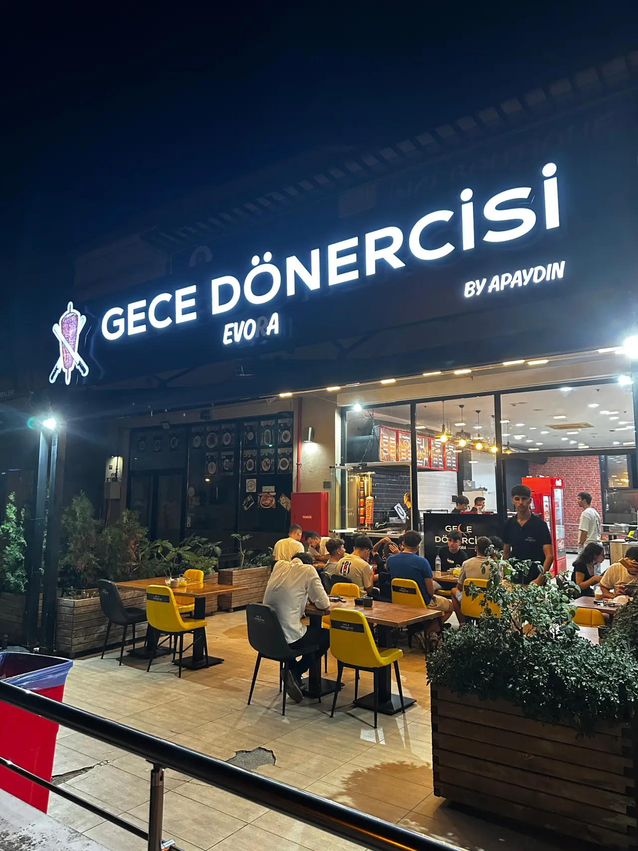 Tuzla En İyi Gece Dönercileri: Gece Dönercisinde Ne Yenir, Nerede Yenir, En Yakın Gece Dönercisi