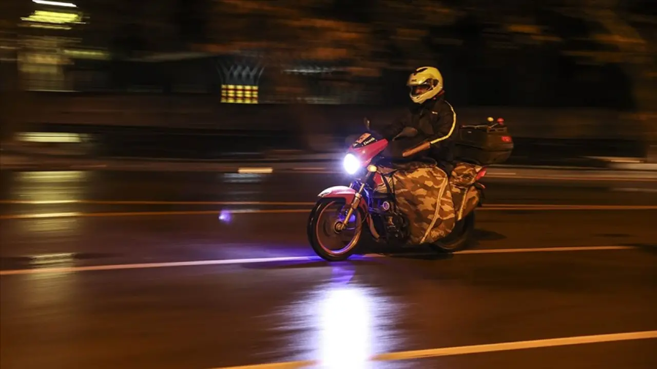 İstanbul'daki lodos fırtınası nedeniyle motosiklet ve elektrikli scooterlar  trafiğe çıkamayacak