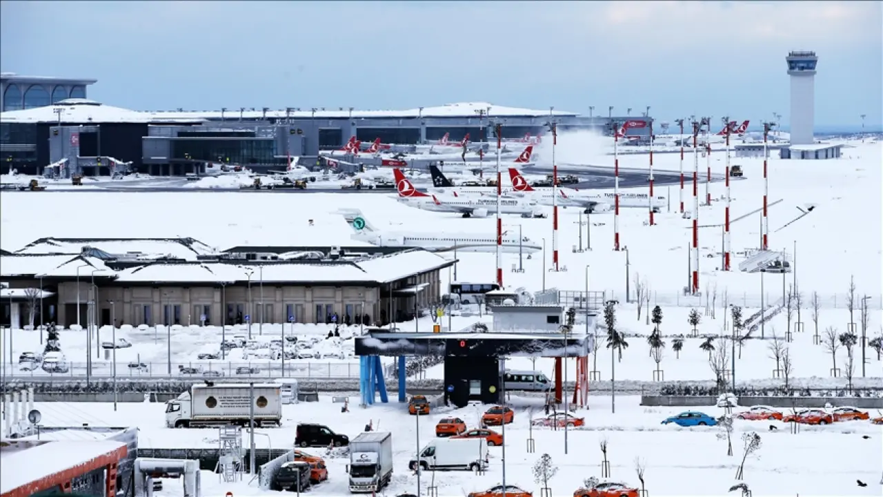 İstanbul Havalimanı pistlerinden biri uçuşlara açıldı