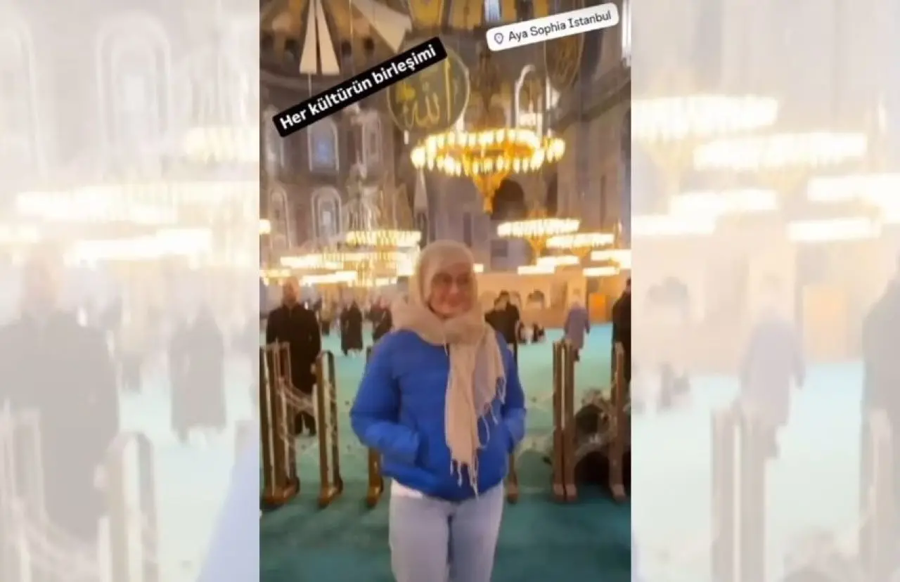 Nurgül Yeşilçay Ayasofya'da! Başörtülü fotoğrafına yorum yağdı - 2. Resim